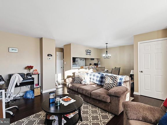 2nd image of 626 Glen Ln
