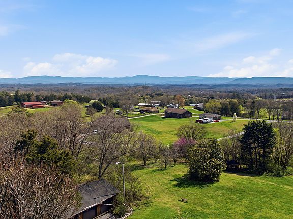 5th image of 526 S Carter School Rd