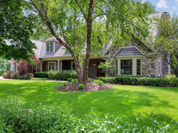 4449 W Madero DRIVE, Mequon, WI 53092