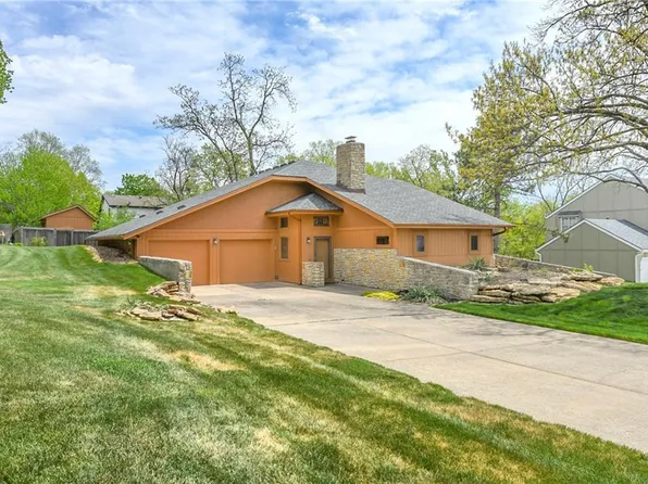 5717 Hauser Dr, Shawnee, KS 66216