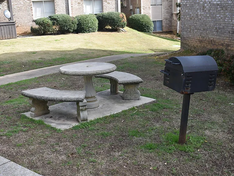 Courtyard and Grilling Station