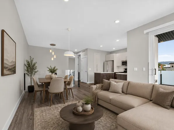 2763 Curts St, Kelowna, BC V1Y 2T8