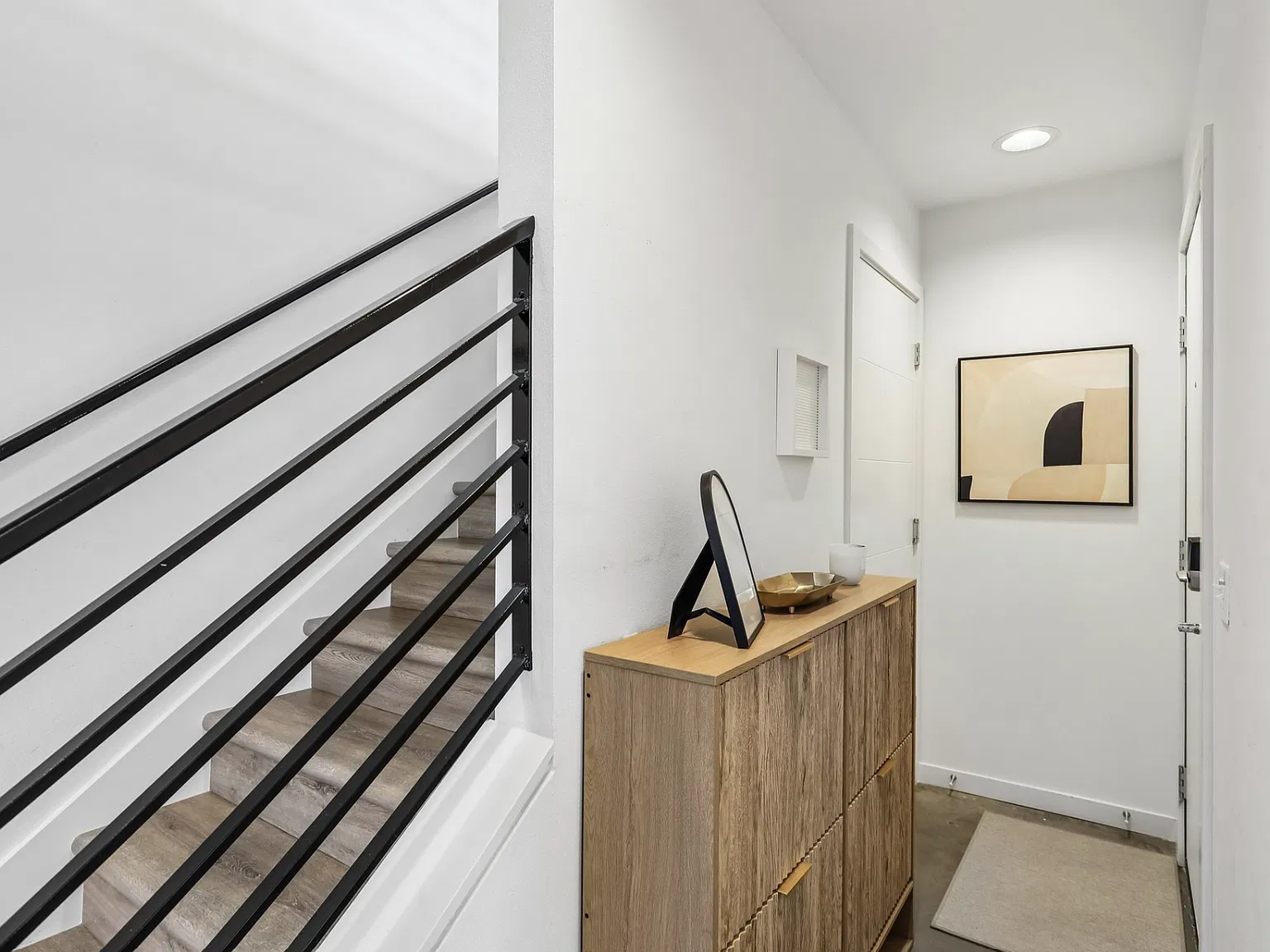 3 bed, 3.5 bath, 1390 sqft, $3,950 — Photo 3