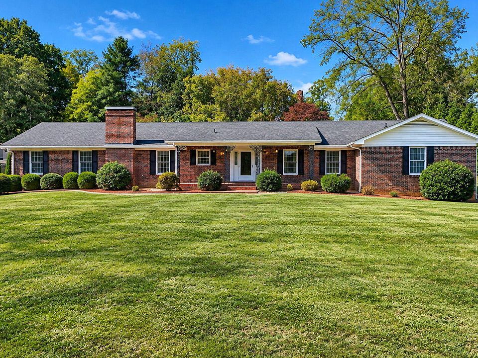1st image of 208 Sleepy Hollow Rd