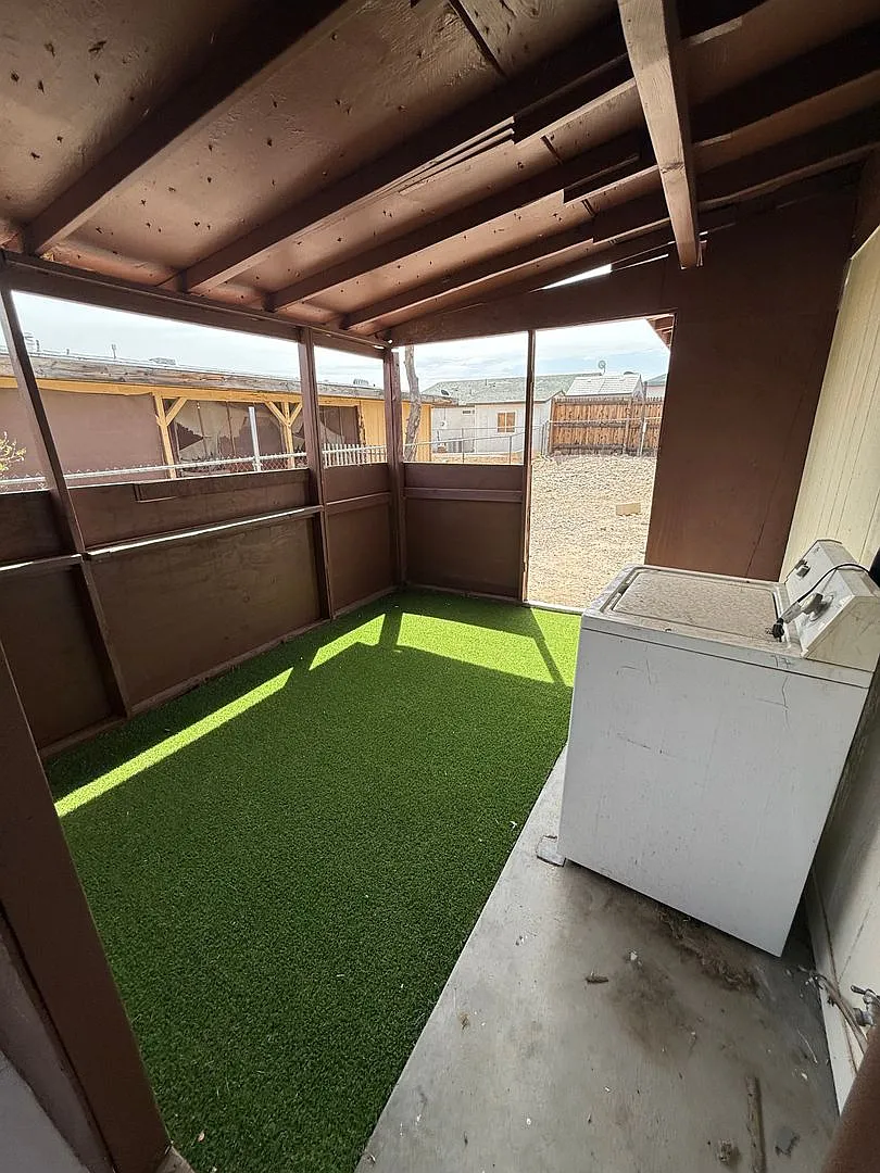 3 Bedroom Mobile Located in Bullhead City — Photo 4