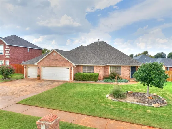 401 N Topaz Way, Mustang, OK 73064