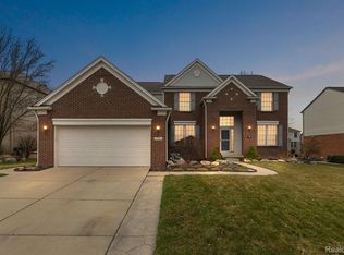 721 Enchantment Dr, Rochester Hills, MI 48307