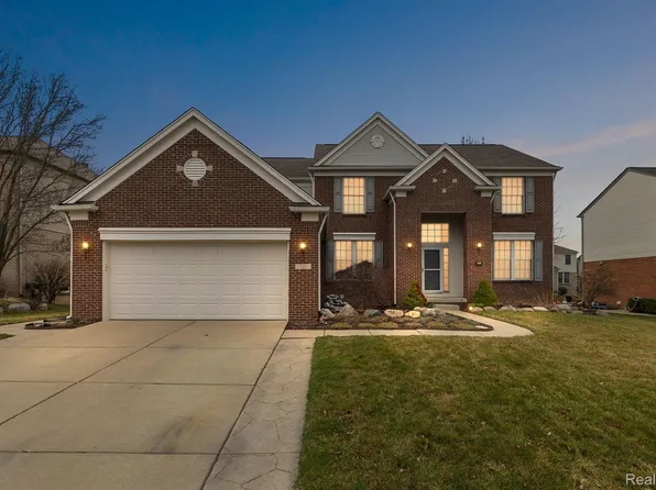 721 Enchantment Dr, Rochester Hills, MI 48307