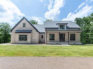 1520 Point Grand Dr, Savannah, TN 38372