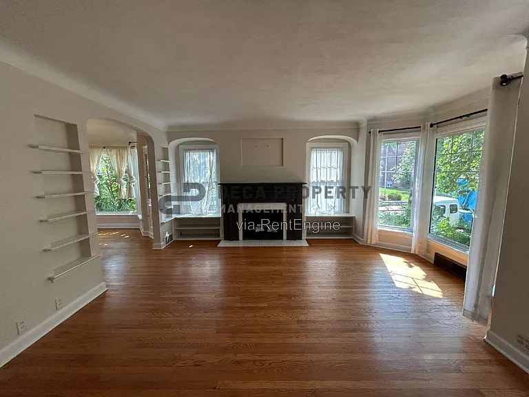 203 W Cedar Ave — Photo 2