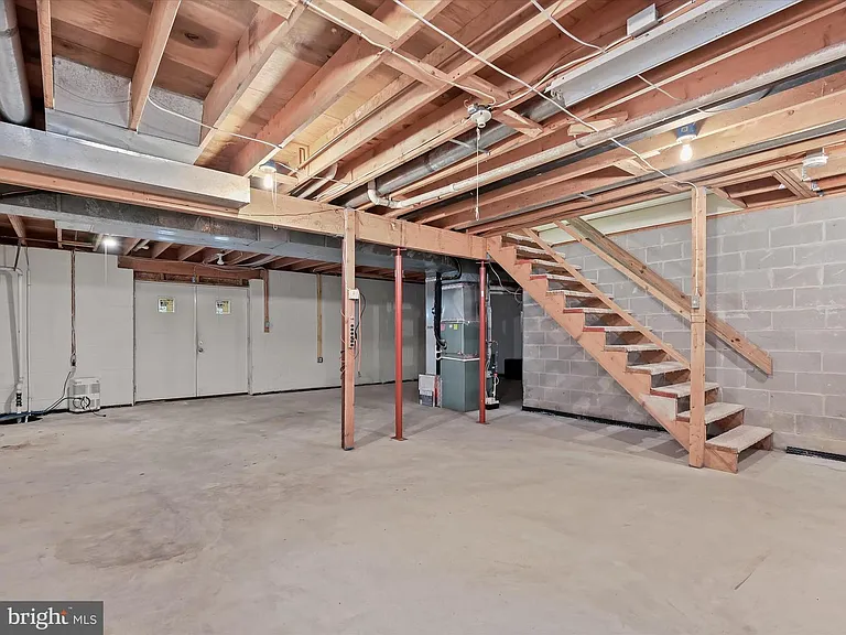 285 Michener Ct E — Photo 13