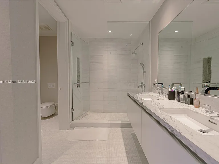 700 NE 26th Ter #4901 — Photo 32