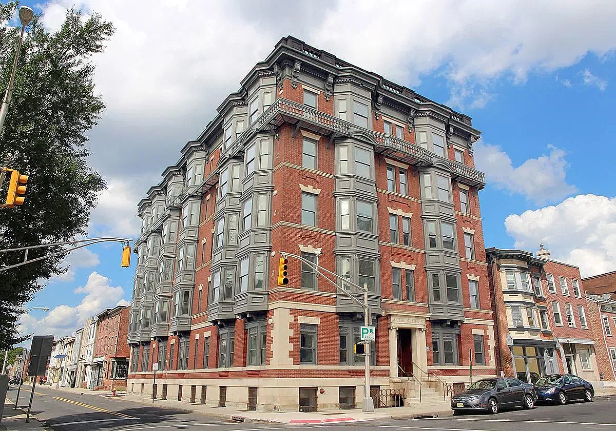 203 E Hanover St — Photo 1