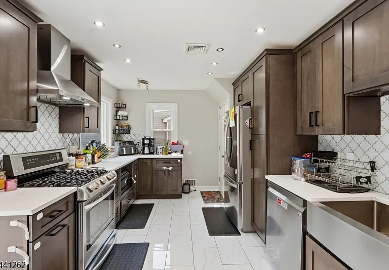42 Brandon Ave — Photo 6