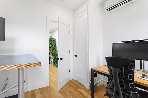 Rented by Safdie Realty Group | media 20