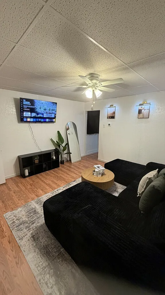 2 bed, 960 sqft, $1,700 — Photo 2