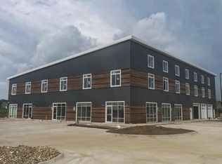 950 Commercial St #204, Lisbon, IA 52253