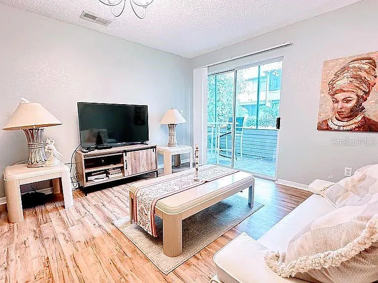 1 bed, 1.0 bath, 742 sqft, $1,650 — Photo 1