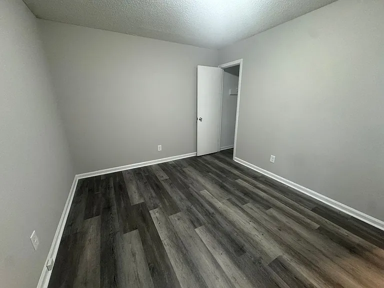 622 Raynor St — Photo 13