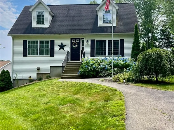 4 Brookstone Dr, Dudley, MA 01571
