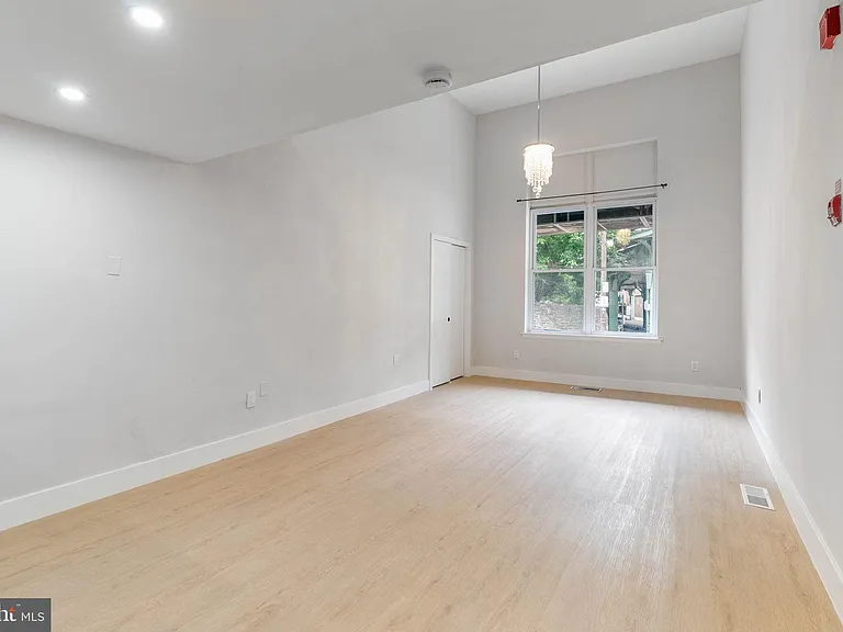 4522 Baker St #2 — Photo 2