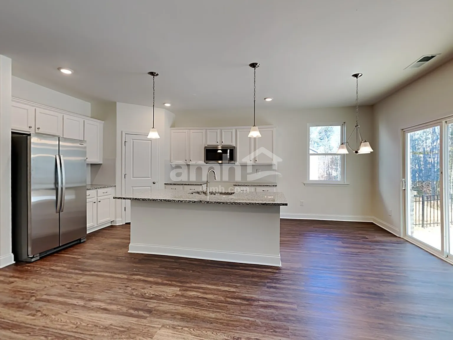5 bed, 3.0 bath, 2850 sqft, $2,830 — Photo 3