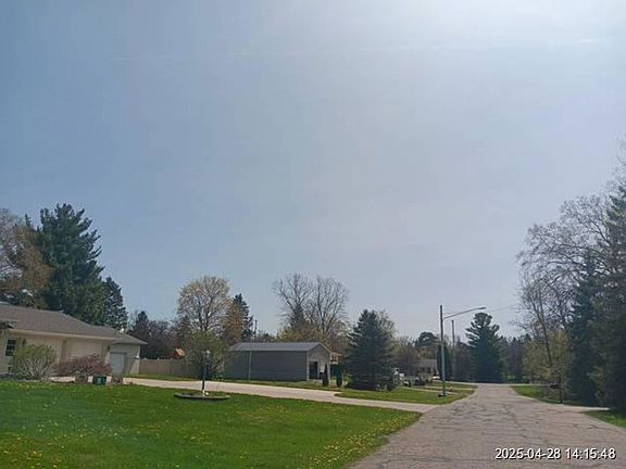 Exterior Neighborhood (street photo)