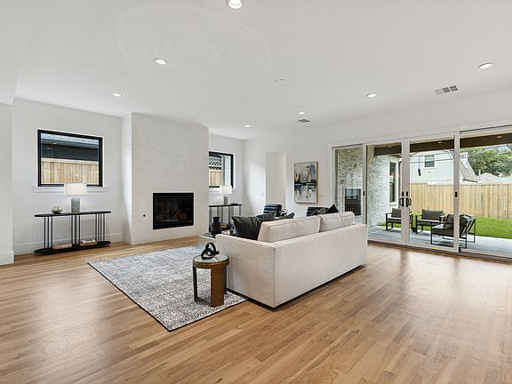 4th image of 6130 Belmont Ave