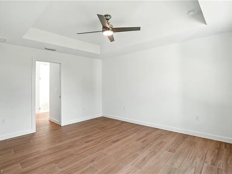 2607 38th St SW — Photo 8