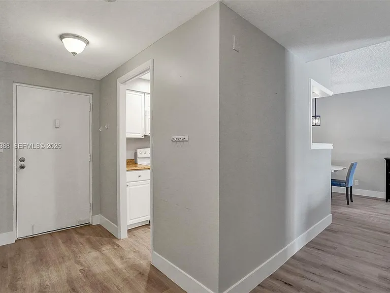 400 N Riverside Dr #214 — Photo 12