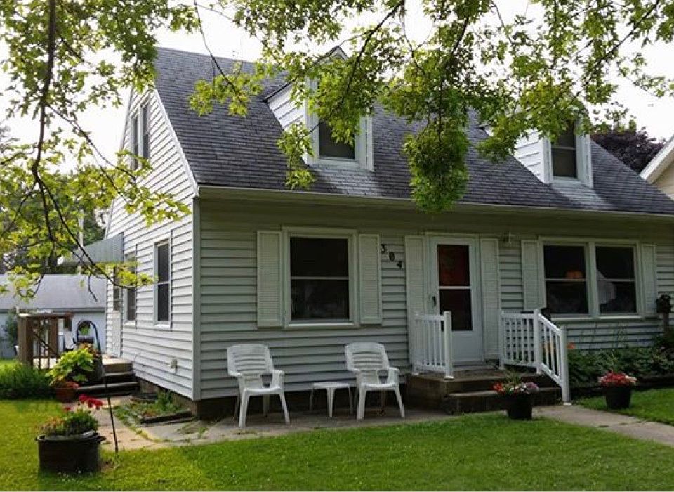 1st image of 304 3rd Ave SE