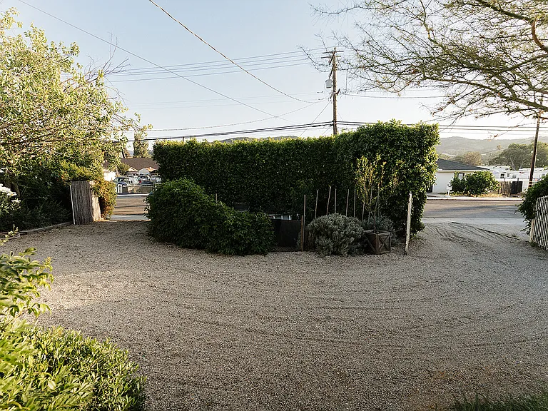 2841 Los Feliz Dr — Photo 28