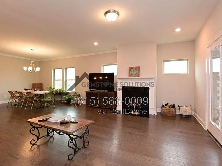 1028 Fenner Ln — Photo 18