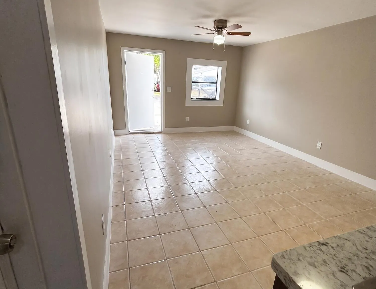 1 bed, 1.0 bath, 2205 sqft, $1,100 — Photo 2