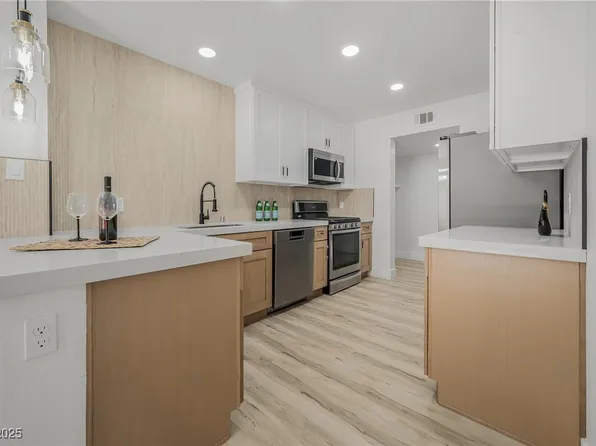 7985 Simone Ave, Las Vegas, NV 89147