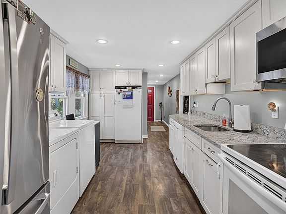 5th image of 24 Temple St