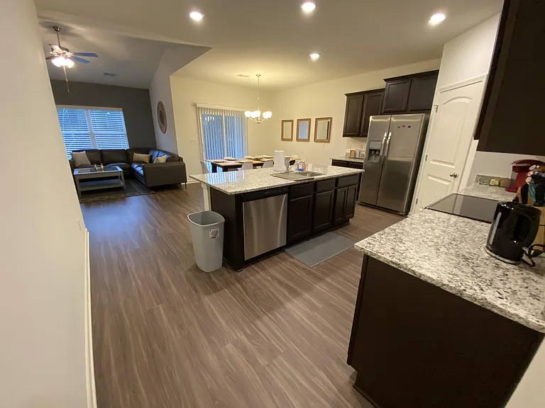 4022 Waterford Pkwy — Photo 9
