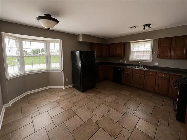 1001 E Saint Avide St — Photo 6