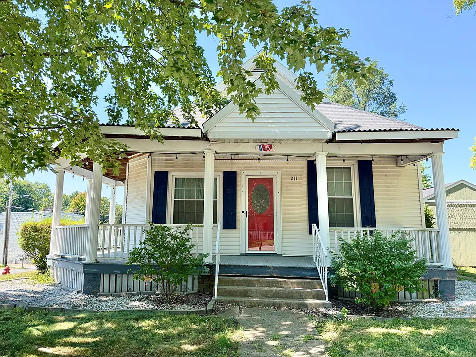 211 S Main St