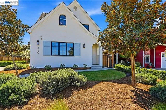 2 bed, 1.5 bath, 1200 sqft, $3,500 — Photo 1