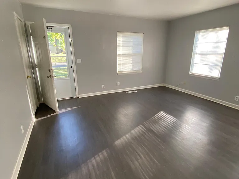 1430 E Denver Dr — Photo 4