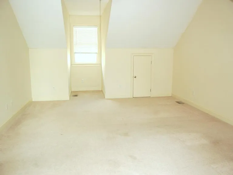 319 Berrien St — Photo 12