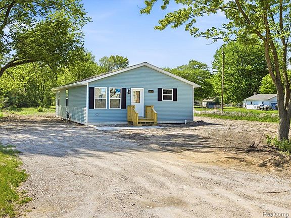 2nd image of 2971 Beach Rd