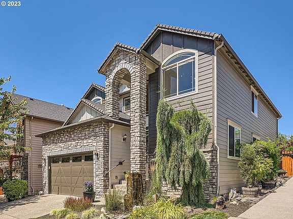2nd image of 1005 W Bamboo St