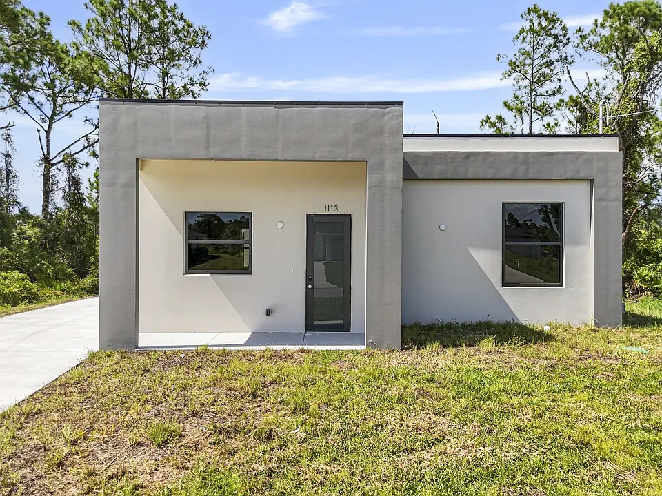 1113 Augusta St E