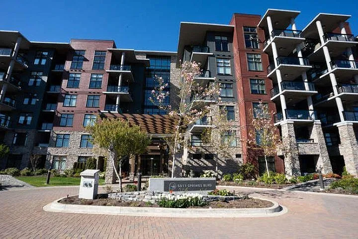 5011 Springs Blvd #312 — Photo 3