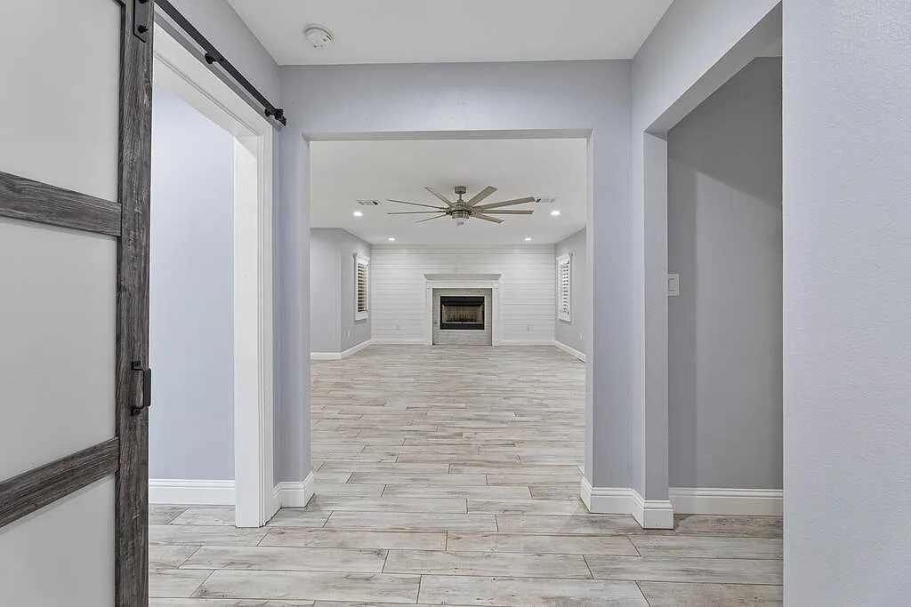 4 bed, 2.5 bath, 2881 sqft, $4,500 — Photo 3