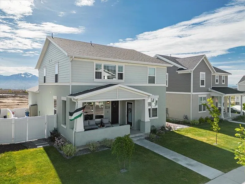 S New Sycamore Dr, West Jordan — Photo 1
