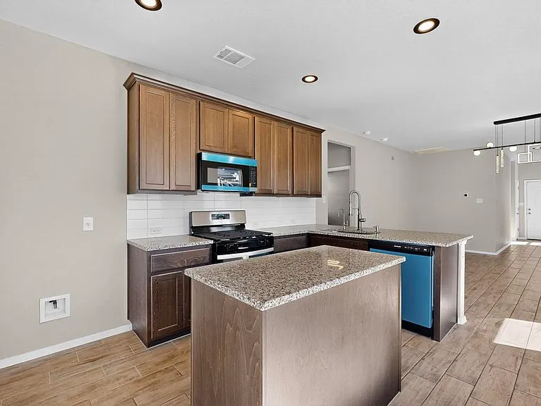 189 Fabion St — Photo 10
