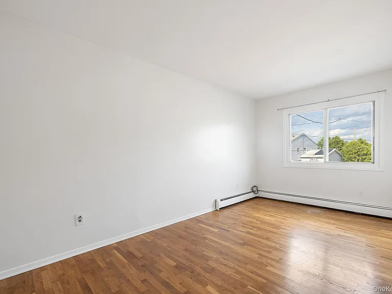 78 Roosevelt Dr — Photo 12